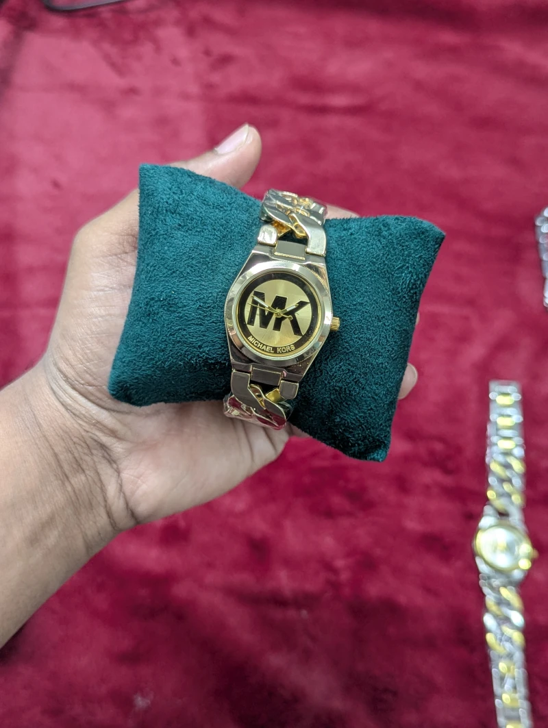Inspired by MICHAEL KORS Stainless Steel fashionable Men's Or Ladis watches 504